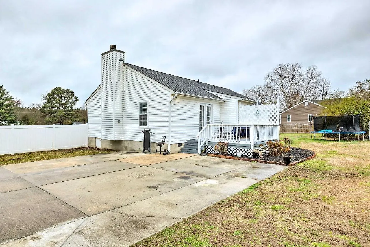 Richmond Home With Pool, 5 Mi To Downtown! Holiday home