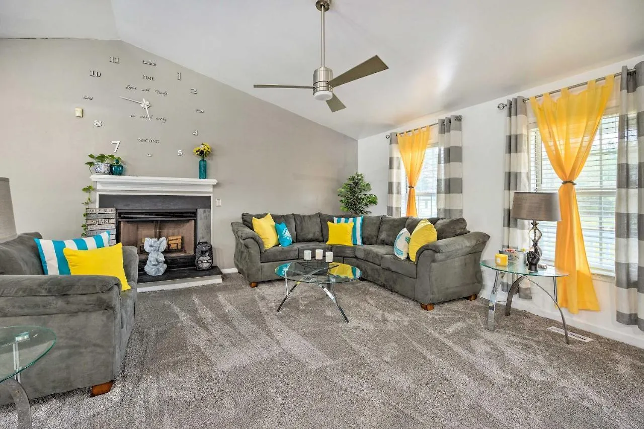 Richmond Home With Pool, 5 Mi To Downtown! Holiday home